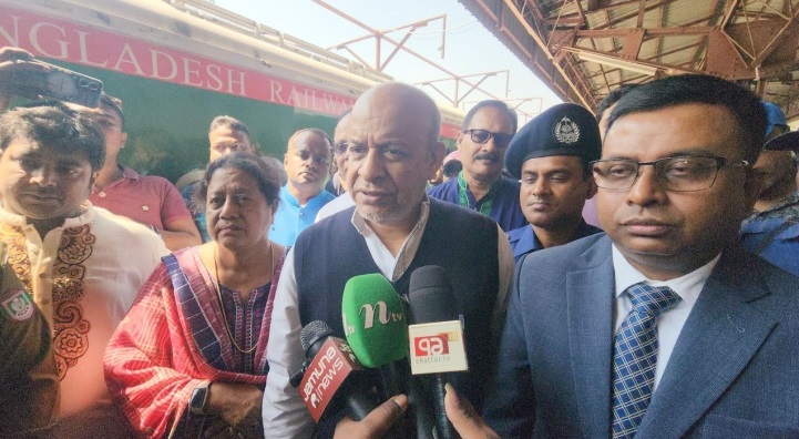  ঈদকে সামনে রেখে ট্রেনে সব সুযোগ-সুবিধা,ট্রেন ও বগির সংখ্যা বাড়ানো হবে-রেলমন্ত্রী 